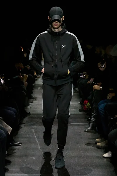 Look 60